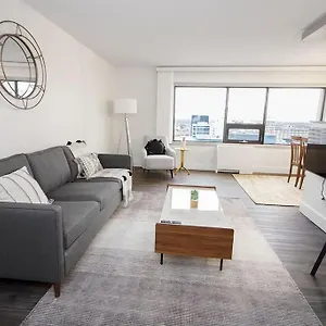 21st Floor Two Bedroom Downtown Unit Free Parking Apartment