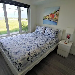 Serene 2 Bedroom With Balcony And Lakeview Apartment